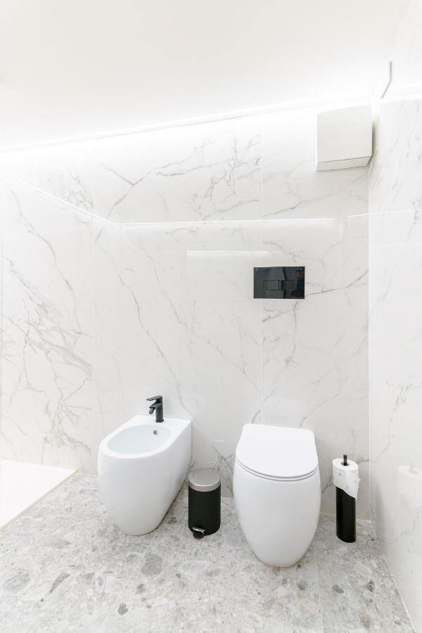 Crociferi Luxury Apartment คาตาเนีย ภายนอก รูปภาพ