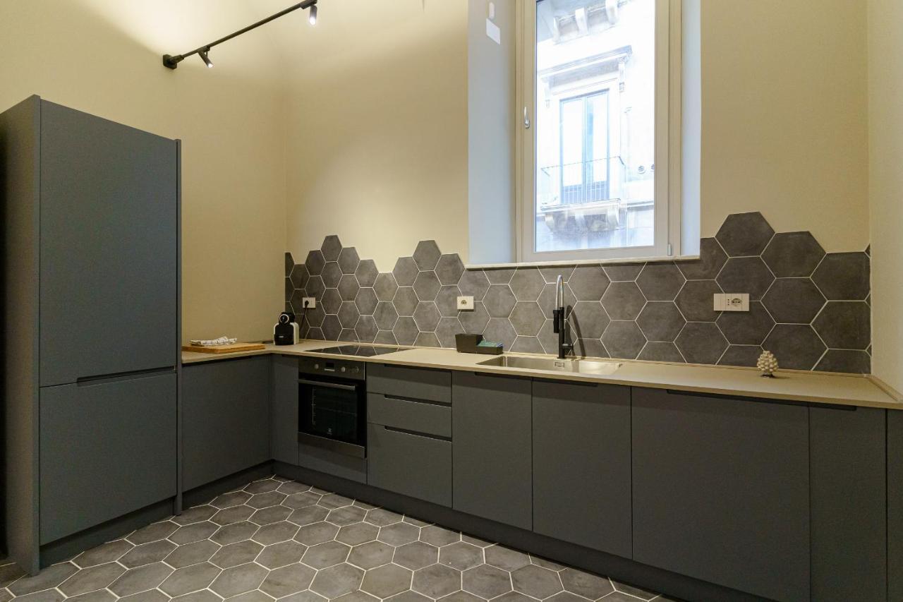 Crociferi Luxury Apartment คาตาเนีย ภายนอก รูปภาพ